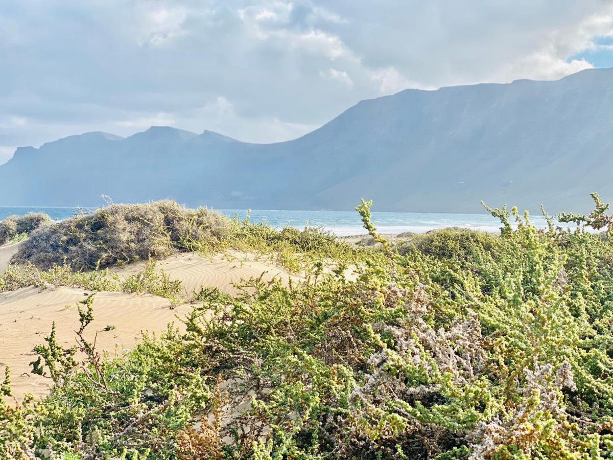 Canaryislandshost L Famara Surfer Exterior photo