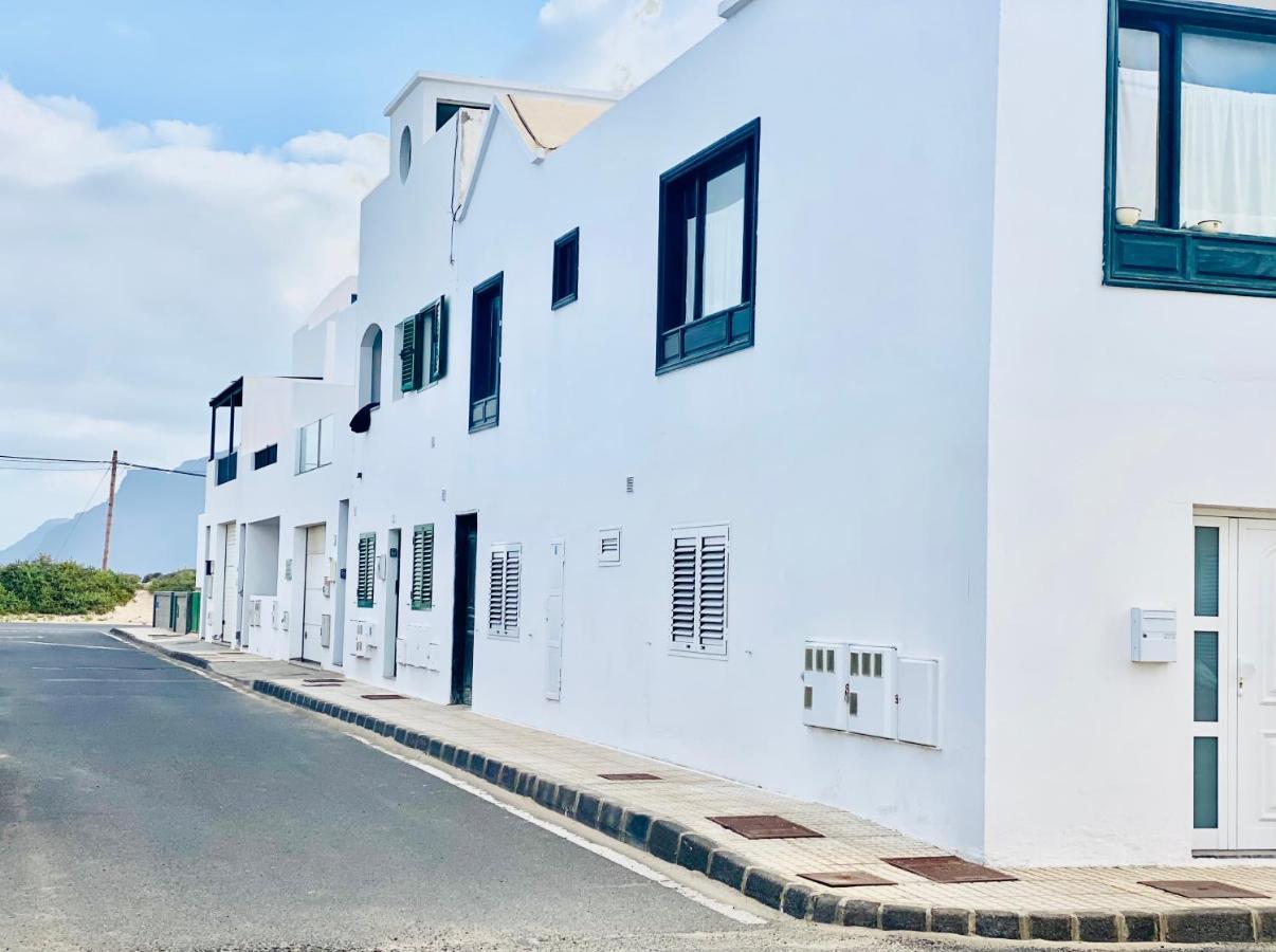 Canaryislandshost L Famara Surfer Exterior photo