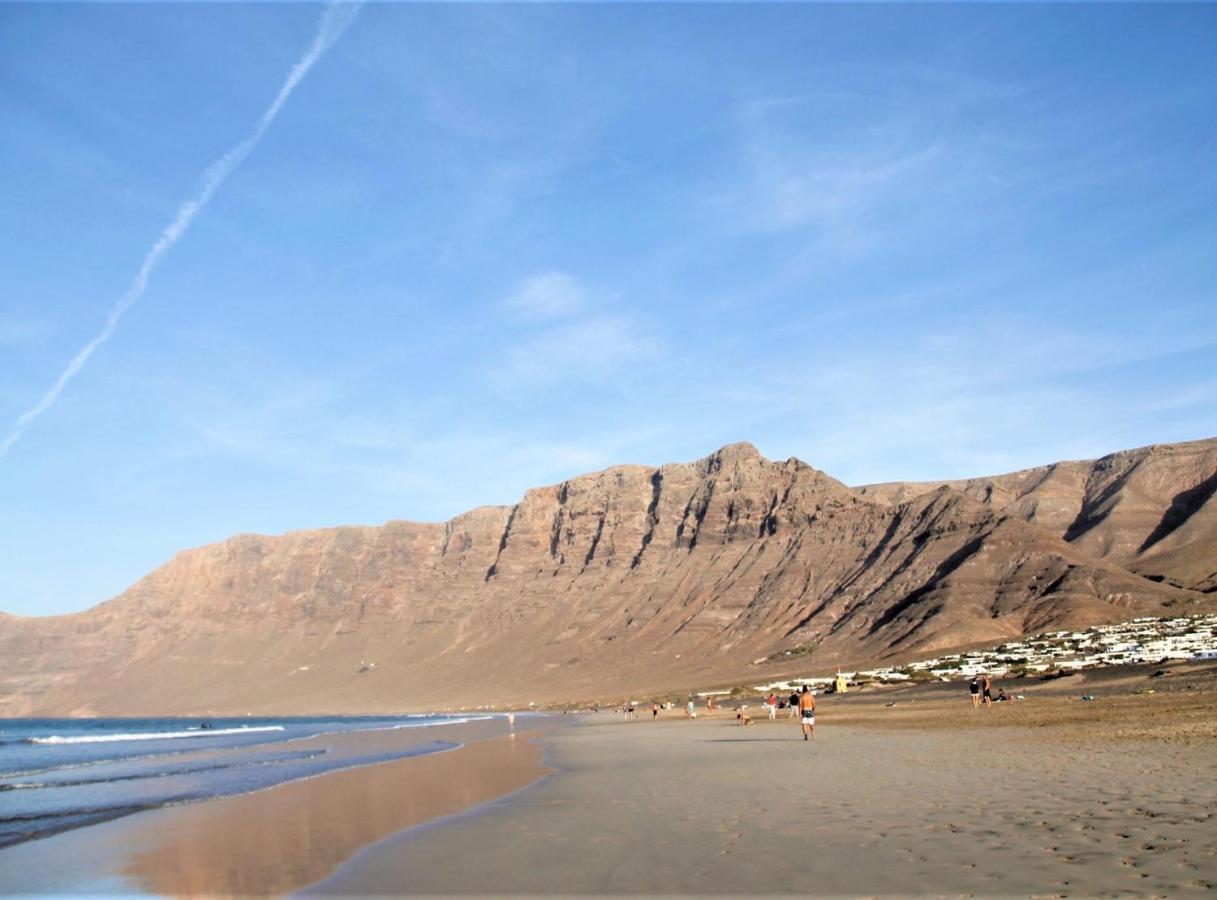 Canaryislandshost L Famara Surfer Exterior photo