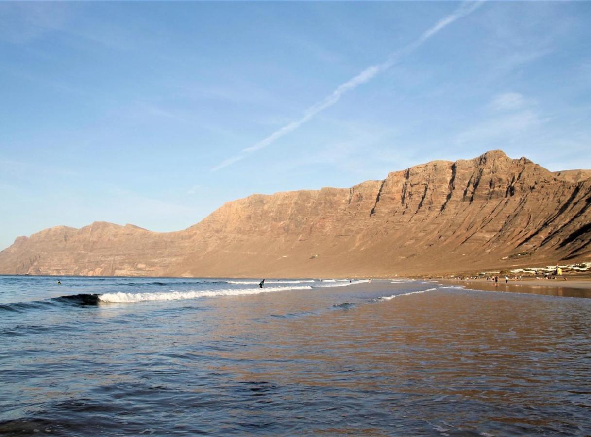 Canaryislandshost L Famara Surfer Exterior photo
