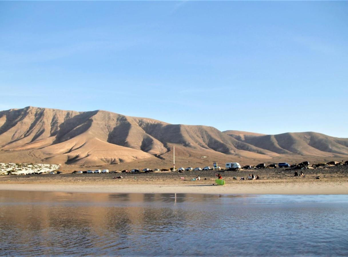 Canaryislandshost L Famara Surfer Exterior photo